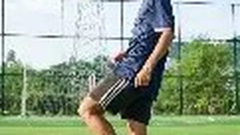 “利物浦客场对决阿斯顿维拉，范戴克信心满满球队备战充分。”