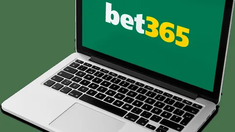 “马竞3-0完胜瓦伦西亚，阿尔瓦雷斯梅开二度，科雷亚破门，力挽连平颓势！”